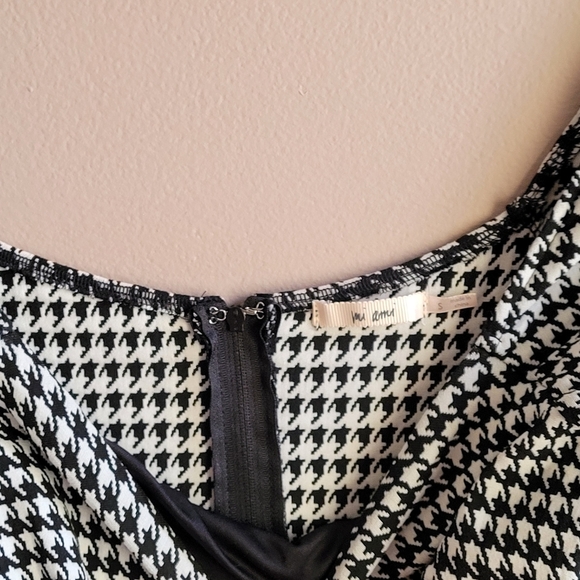 Mi ami Size Small Black & White Checkered Women's Dress Snall Puff Shoulder - Picture 10 of 11